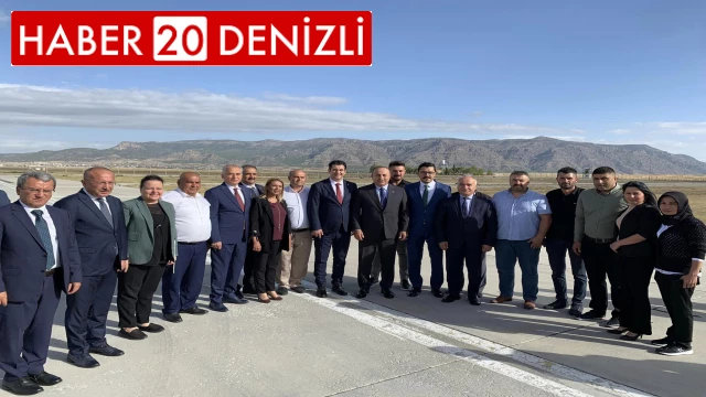 ÇARDAK BELEDİYE BAŞKANI HÜSNÜ YILMAZ Dışişleri Bakanımız Sayın Mevlüt Çavuşoğlu'nu Çardak Havalimanında karşıladı