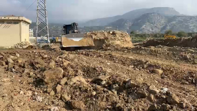 Kayıp Mine’nin arandığı kazı bölgesine yeni iş makineleri sevk edildi