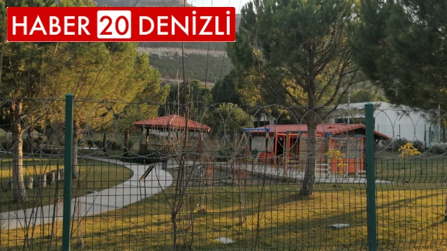 REKTÖR KUTLUHAN DEPREMZEDELER İÇİN OKULU AÇMADI