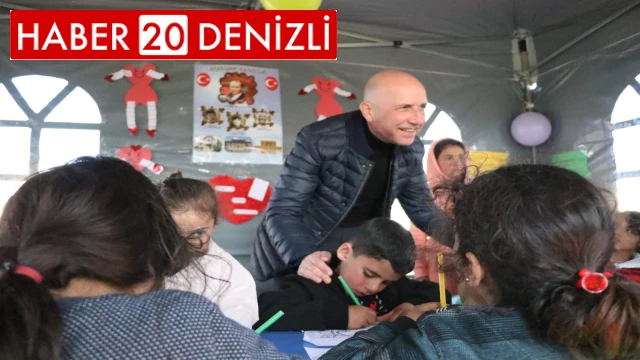 Sarayköy Belediyesi, çocukları depremin etkisinden uzaklaştırmak için çadır kente oyun çadırı kurdu