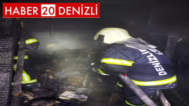 Alevlerin yükseldiği çatı katı kullanılamaz hale geldi