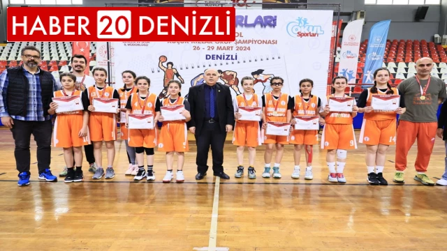 Basketbolda grup maçları heyecanı Denizli'de yaşandı