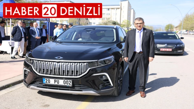Rektör Kutluhan Öğrencilerle Birlikte PAÜ’ye Ait TOGG’un Deneme Sürüşünü Gerçekleştirdi