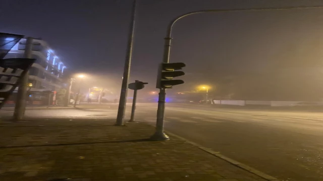 DENİZLİ’DE YOĞUN SİS GÖRÜŞ MESAFESİNİ 10 METREYE KADAR DÜŞÜRDÜ