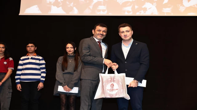 SINAVA HAZIRLANAN GENÇLERE KAYNAK KİTAP DESTEĞİ BAŞLADI