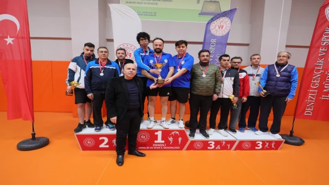 Denizli’de masa tenisi heyecanı yaşadı