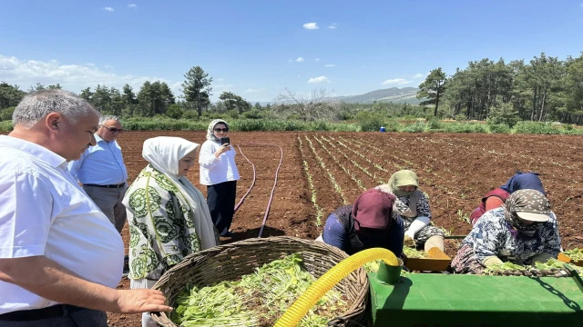 Beyağaç'ı ziyaret eden Milletvekili Ün, Başkan Pütün ve vatandaşlarla bir araya geldi