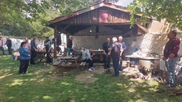 Buldan’da 20 yıllık Bahçeli Dede hayrı bu yılda devam etti