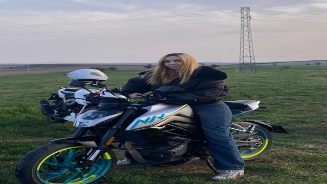 Denizli'de motosiklet yol kenarına devrildi: 2 ölü