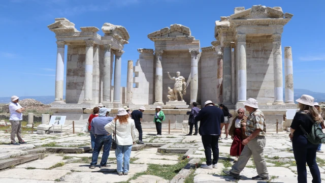 İş Bankası'ndan Laodikeia ve Tripolis antik kenti kazılarına 5 yıllık destek