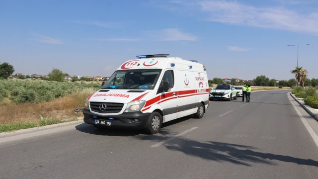 Kaldırıma çarpıp 30 metre savrulan motosikletin sürücüsü ağır yaralandı