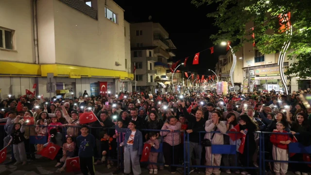 Tavas 19 Mayıs coşkusunu Necati ve Saykolar ile yaşadı