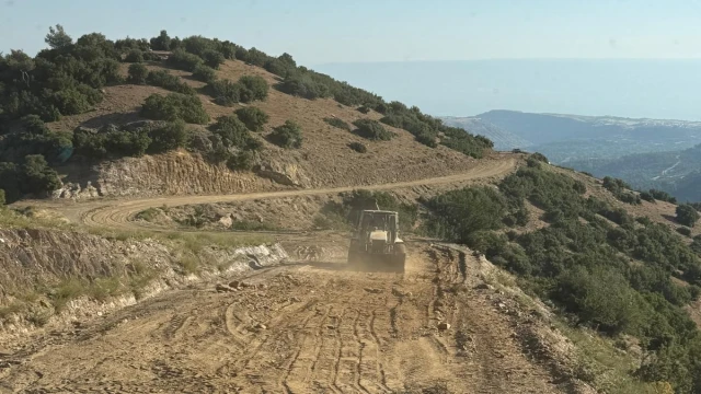 Babadağ Belediyesi, yağış nedeniyle tahrip olan yolların bakım ve onarımı için çalışmalarını sürdürüyor