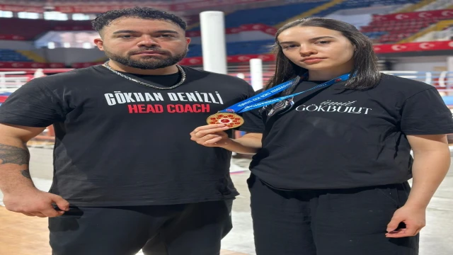 Yağmur Denizli’den kick boksta tarihi zafer