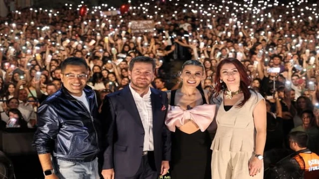 Tavas Zeybek Festivalinde İrem Derici fırtınası esti
