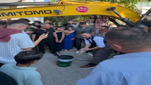 Operatör damada, eziyet olsun diye iş makinasını yağlattılar
