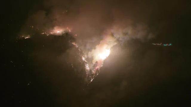 Yangının 5. gününde gece çalışmaları böyle görüntülendi