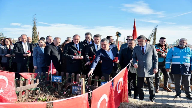 Başkan Çavuşoğlu depremin yıl dönümünde Adıyaman’da