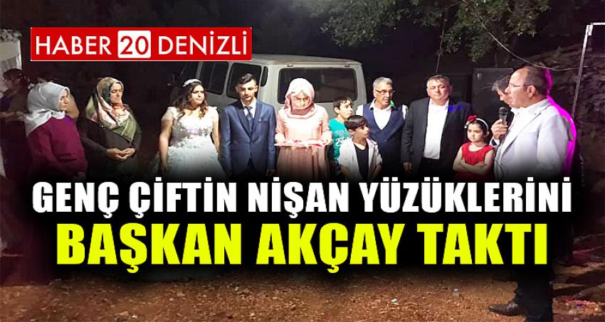 GENÇ ÇİFTİN NİŞAN YÜZÜKLERİNİ BAŞKAN AKÇAY TAKTI