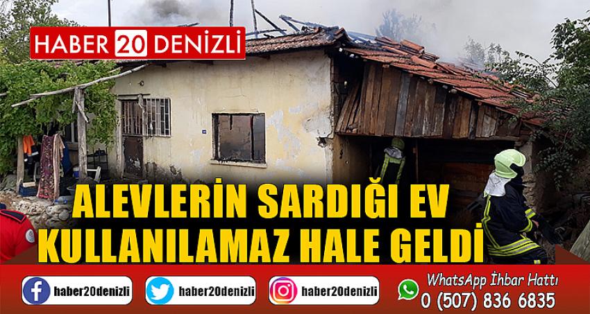 Alevlerin sardığı ev kullanılamaz hale geldi