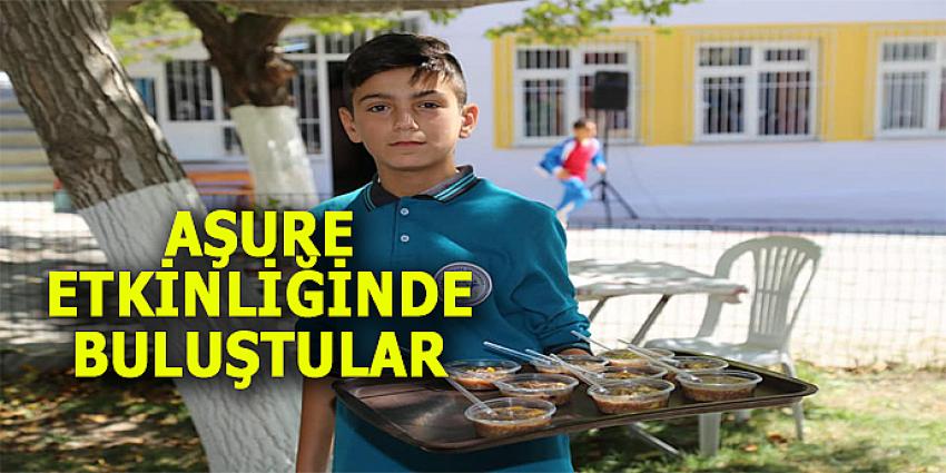 AŞURE ETKİNLİĞİNDE BULUŞTULAR