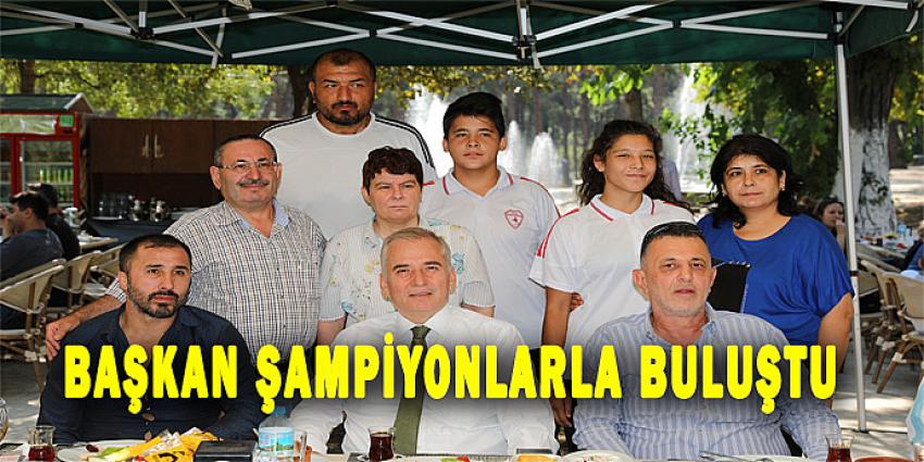 BAŞKAN ŞAMPİYONLARLA BULUŞTU