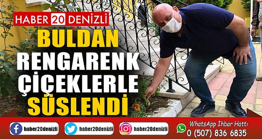 Buldan rengarenk çiçeklerle süslendi