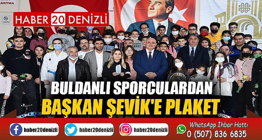 Buldanlı sporculardan Başkan Şevik'e Plaket