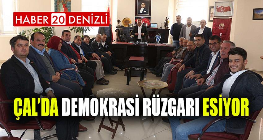 ÇAL’DA DEMOKRASİ RÜZGARI ESİYOR