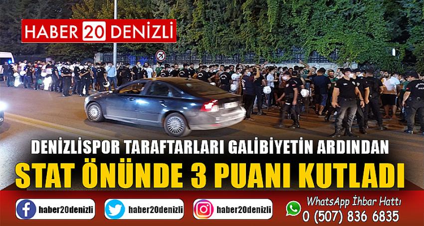 Denizlispor taraftarları galibiyetin ardından stat önünde 3 puanı kutladı