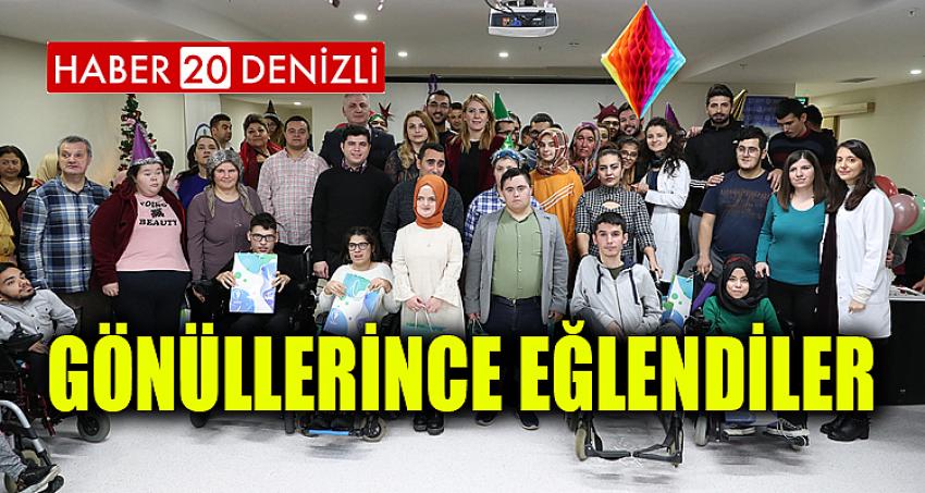 GÖNÜLLERİNCE EĞLENDİLER