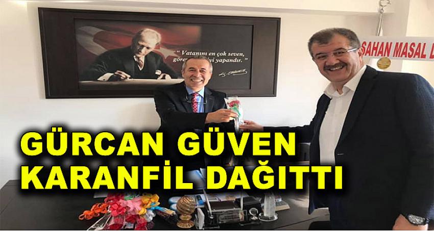 GÜRCAN GÜVEN ÖĞRETMENLERE KARANFİL DAĞITTI