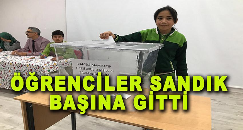 ÖĞRENCİLER SANDIK BAŞINA GİTTİ