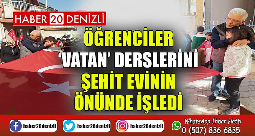 Öğrenciler ‘vatan’ derslerini şehit evinin önünde işledi