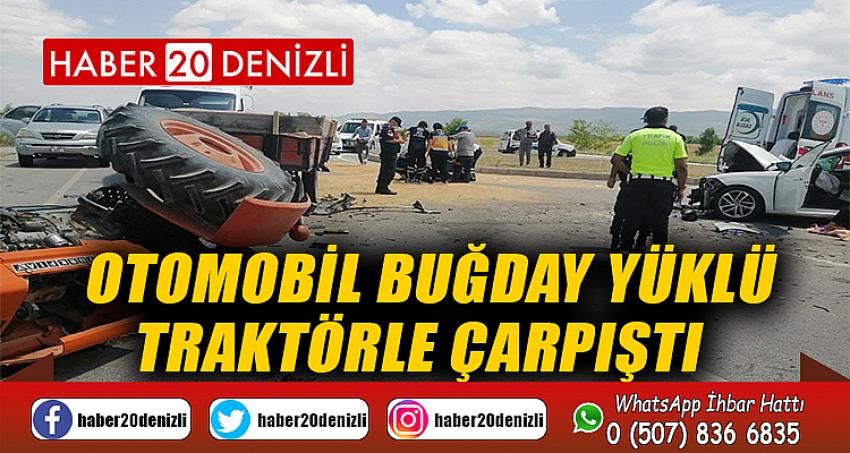 Otomobil buğday yüklü traktörle çarpıştı