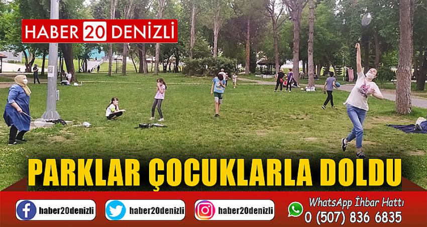 Parklar çocuklarla doldu