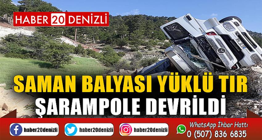 Saman Balyası Yüklü Tır Şarampole Devrildi