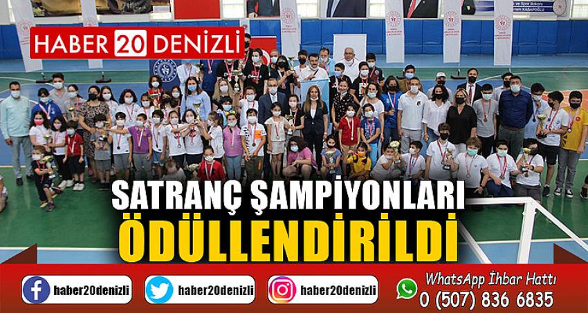 Satranç şampiyonları ödüllendirildi