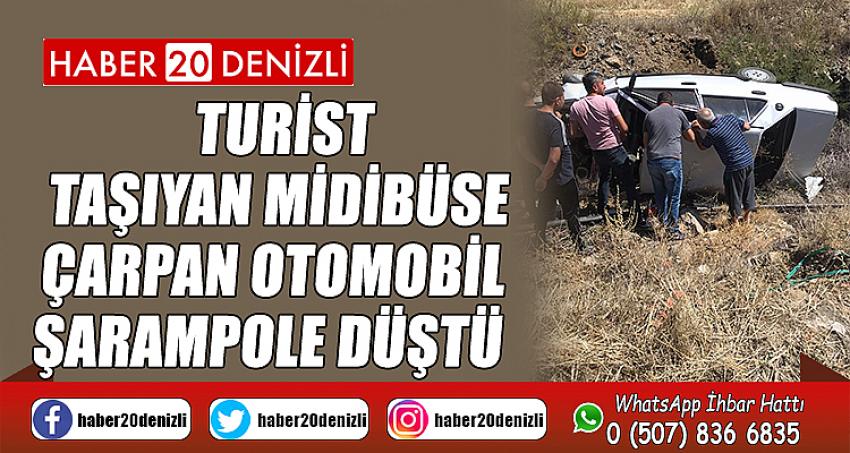 Turist taşıyan midibüse çarpan otomobil şarampole düştü