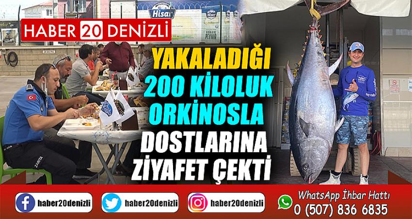 Yakaladığı 200 kiloluk orkinosla dostlarına ziyafet çekti